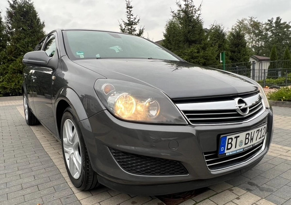Opel Astra cena 17999 przebieg: 202194, rok produkcji 2010 z Warka małe 781